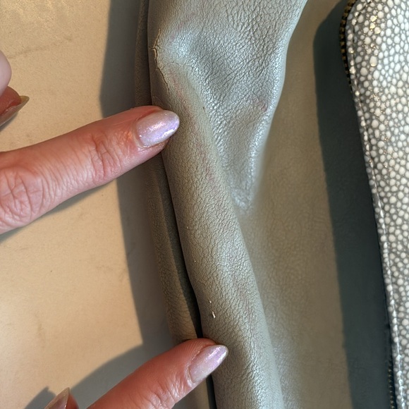 Kenneth Cole reaction nwt damaged messenger bag, gray PVC shoulder strap handle - Picture 3 of 16